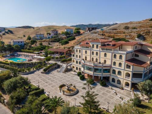 Kala Kretosa Hotel — 4-Star Luxury Hotel in Caloppezzati, Italy