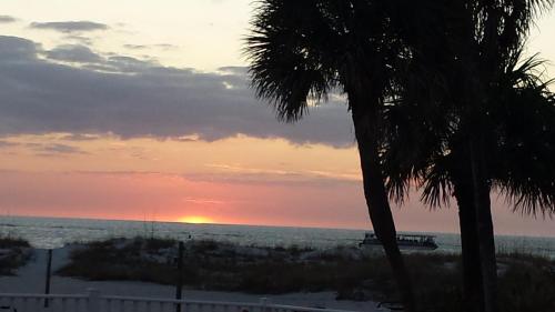Johns Pass Beach Motel - photo 45