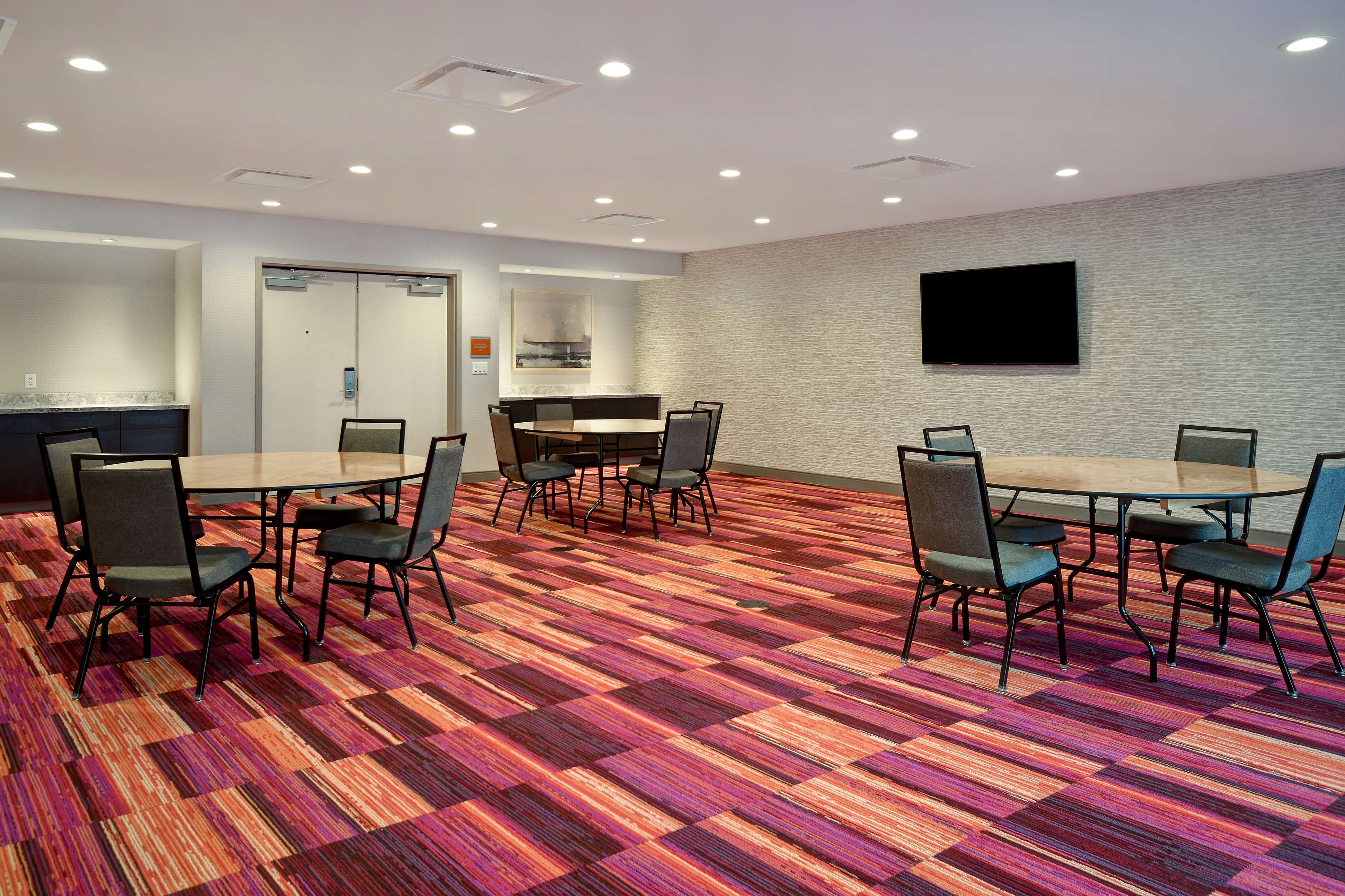Home2 Suites by Hilton Eau Claire South - photo 29
