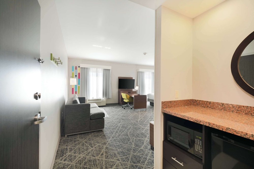 Hampton Inn & Suites Tulsa Central - photo 12