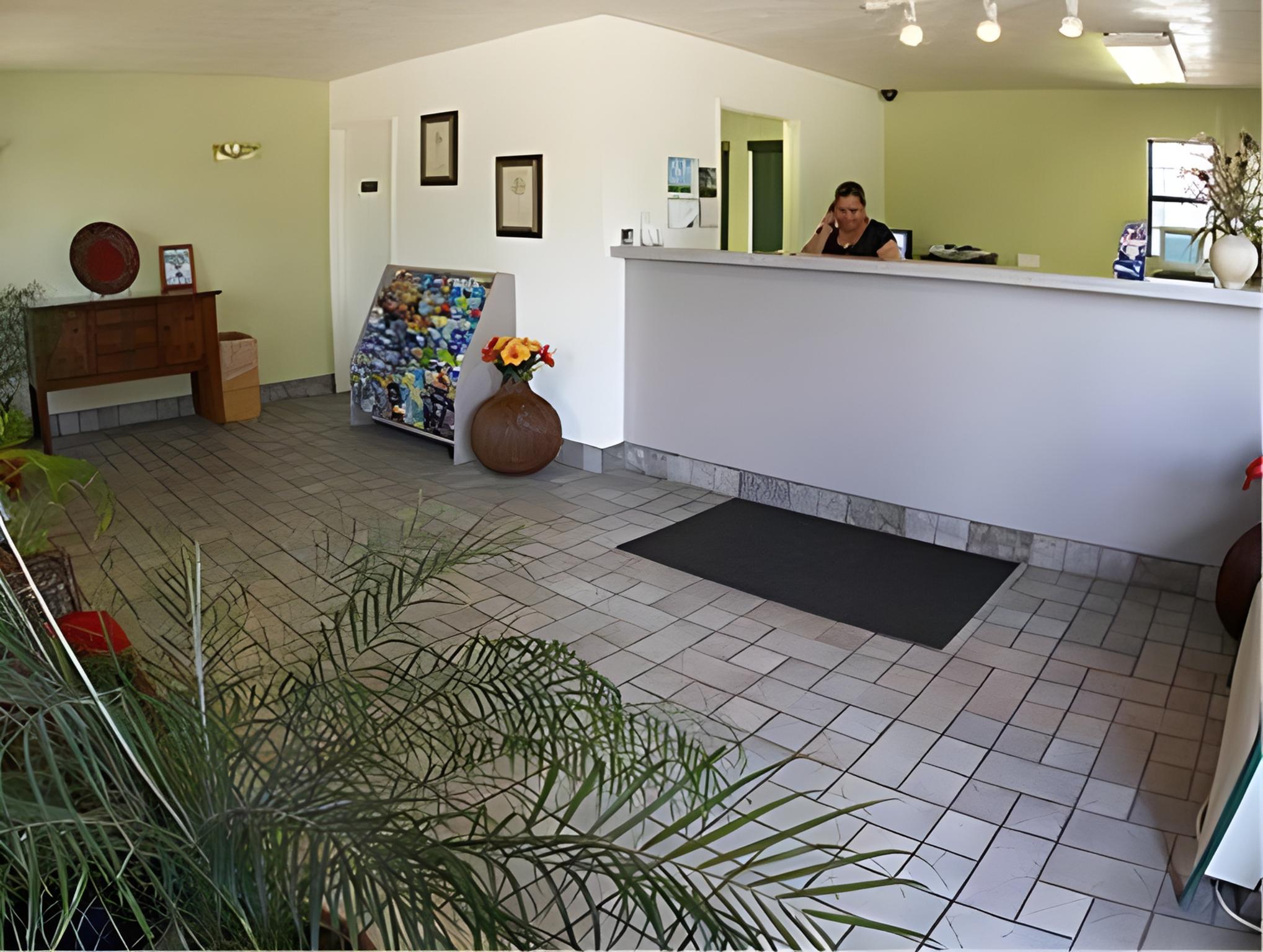 E Z 8 Motel Old Town - photo 9
