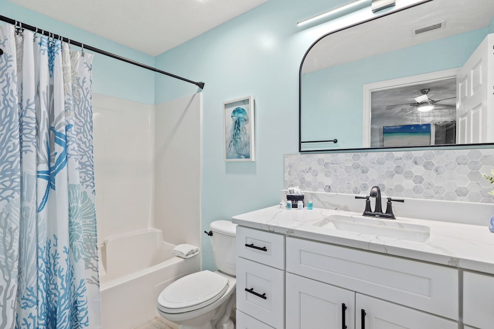 Sago by the Sea: 2 bed 2.5 bath Retreat Steps From the Beach Sleeps 7 - photo 17