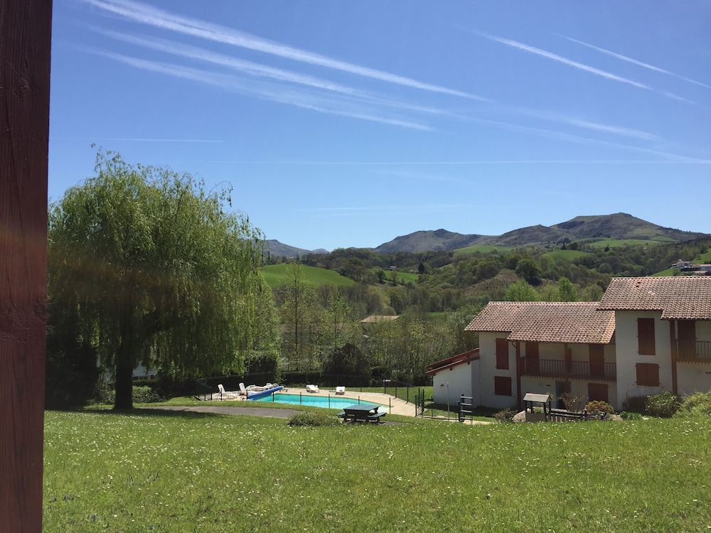T3 Pays Du Piment D Espelette — Souraide