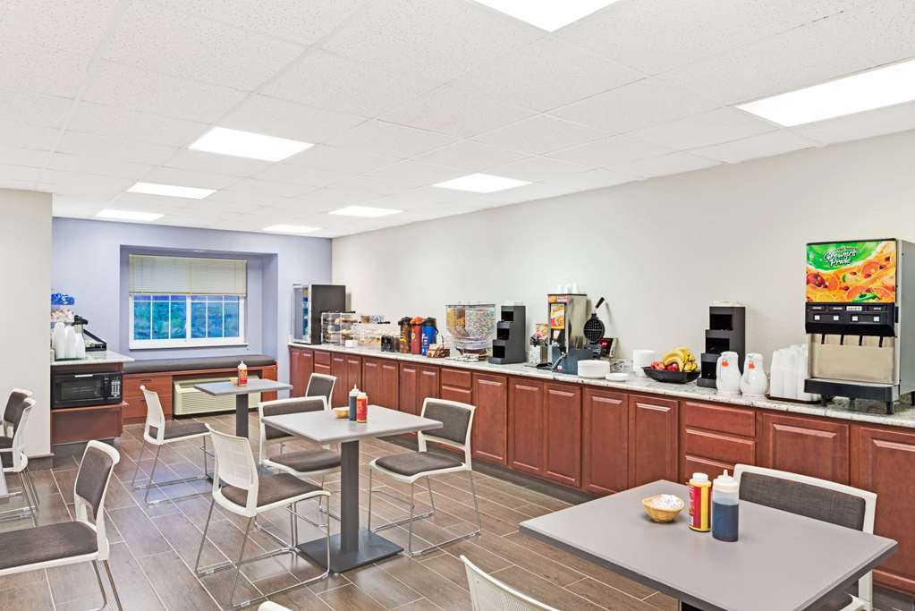 Microtel Inn & Suites by Wyndham Urbandale Des Moines - photo 15