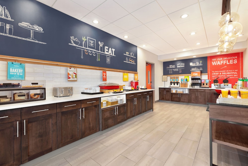 Hampton Inn Grand Rapids North - photo 26