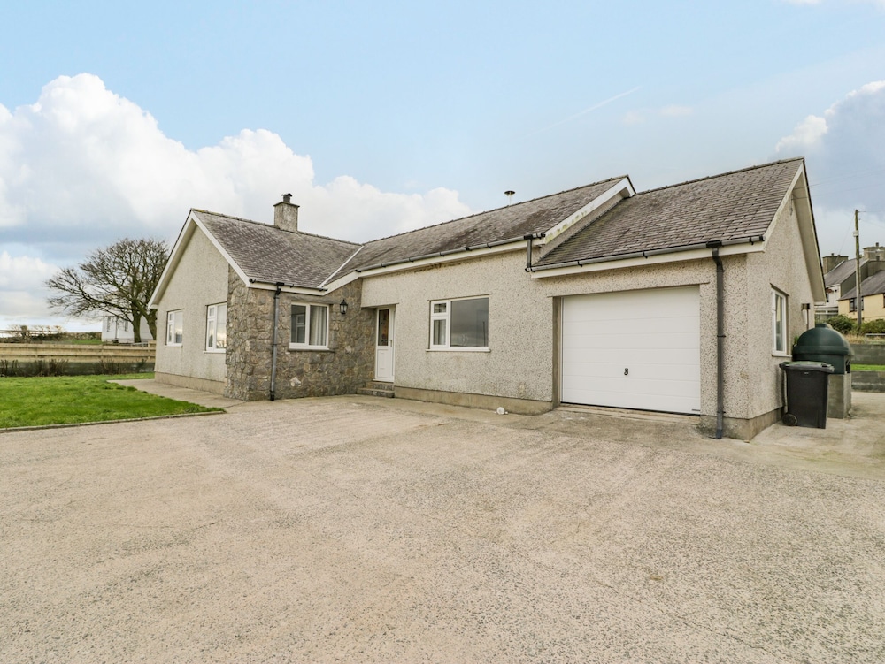 Cynefin - carbon neutral hotel in Llanerchymedd