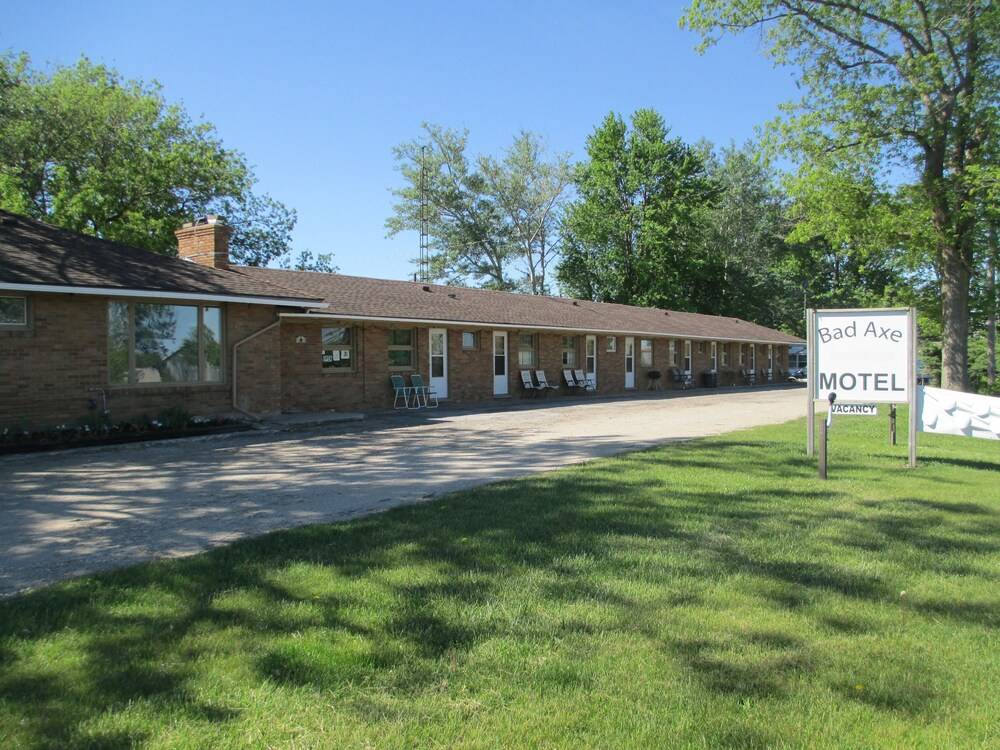 Bad Axe Motel - photo 17