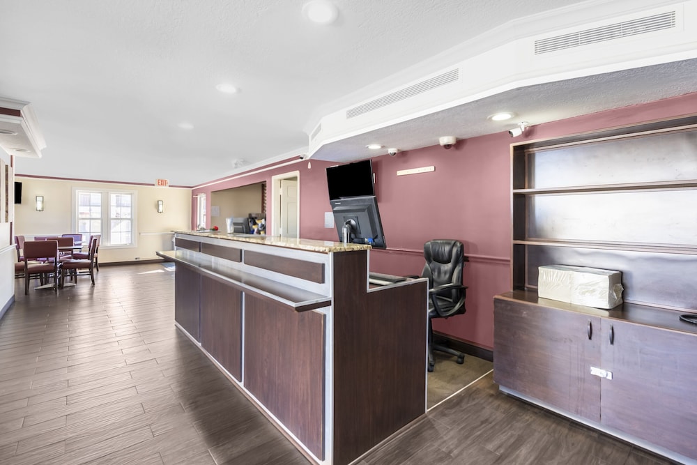 OYO Hotel Tulsa N Sheridan Rd & Airport - photo 3