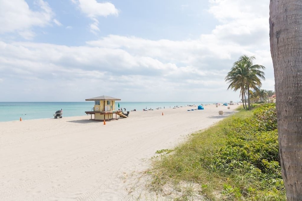 467 Studio Hollywood Beach Resort - photo 25