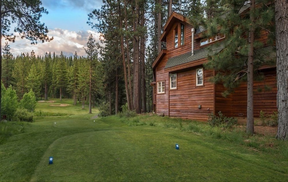 Northstar Luxury Lodgepole 4 Bedroom Home by RedAwning — 4-Star Luxury Hotel in Truckee, United States