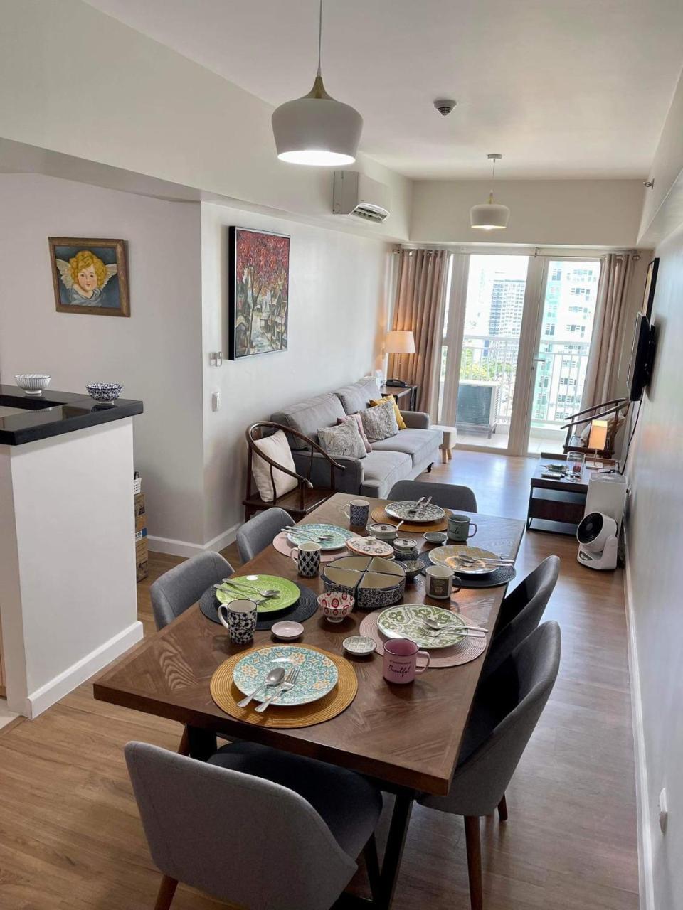 Spacious Stylish Apartment with Two Bedrooms near Mall — 4-Star Luxury Hotel in Cebu City, Philippines