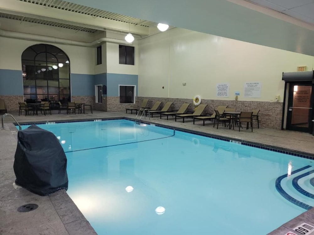 Holiday Inn Express Hotel & Suites Buffalo Airport by IHG - photo 25