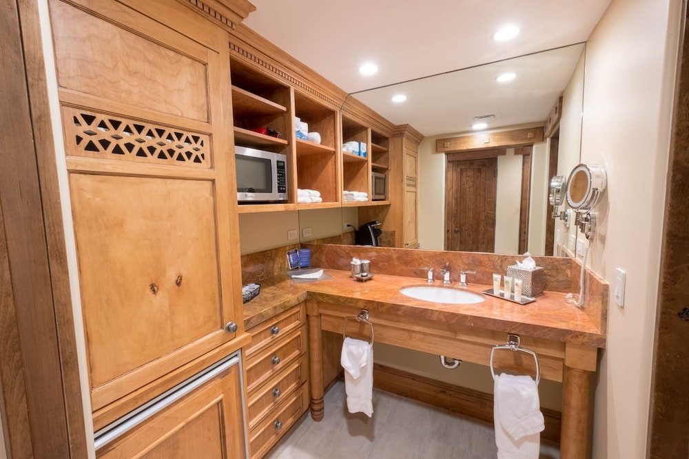 Three Bedroom Suite 3 Apartment Hotel by Redawning - photo 13