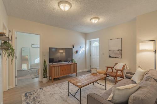 University Suite B — 4-Star Luxury Hotel in Marion, United States