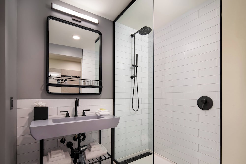 Moxy Portland Downtown - photo 17