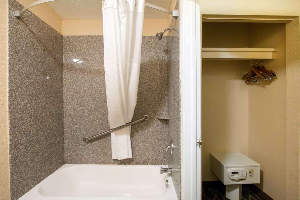 Quality Inn & Suites I 35 near Frost Bank Center - photo 16