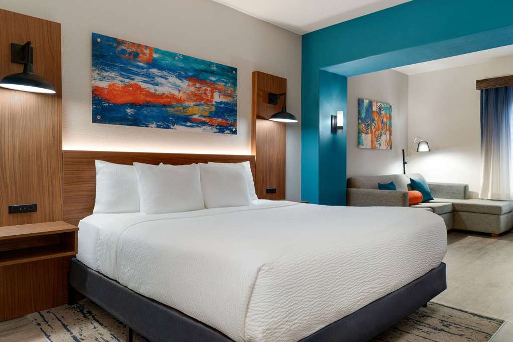 La Quinta Inn & Suites by Wyndham Stephenville - photo 39