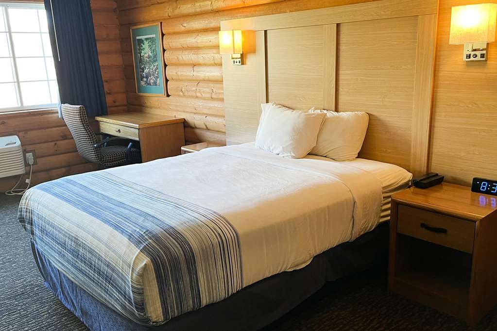 Days Inn & Suites by Wyndham Williamsburg IA North - photo 17