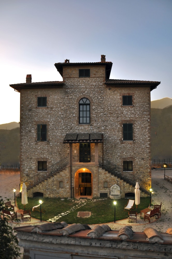 Villa Regina — 4-Star Luxury Hotel in Amelia, Italy