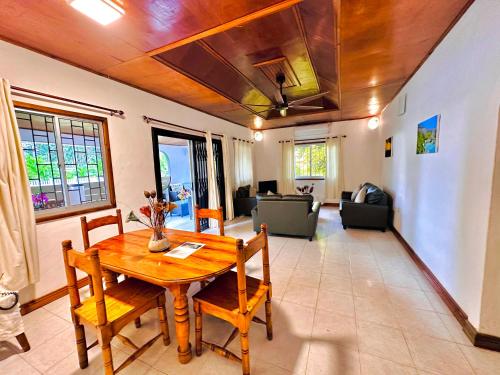 88 Days Self Catering Holidays & Accomodation — Anse Boileau — photo 2