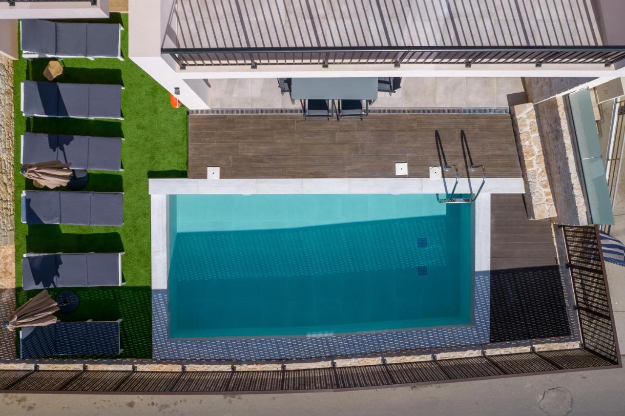 Anna's Residence with Private Pool — 4-Star Luxury Hotel in Atsipopoulo, Greece