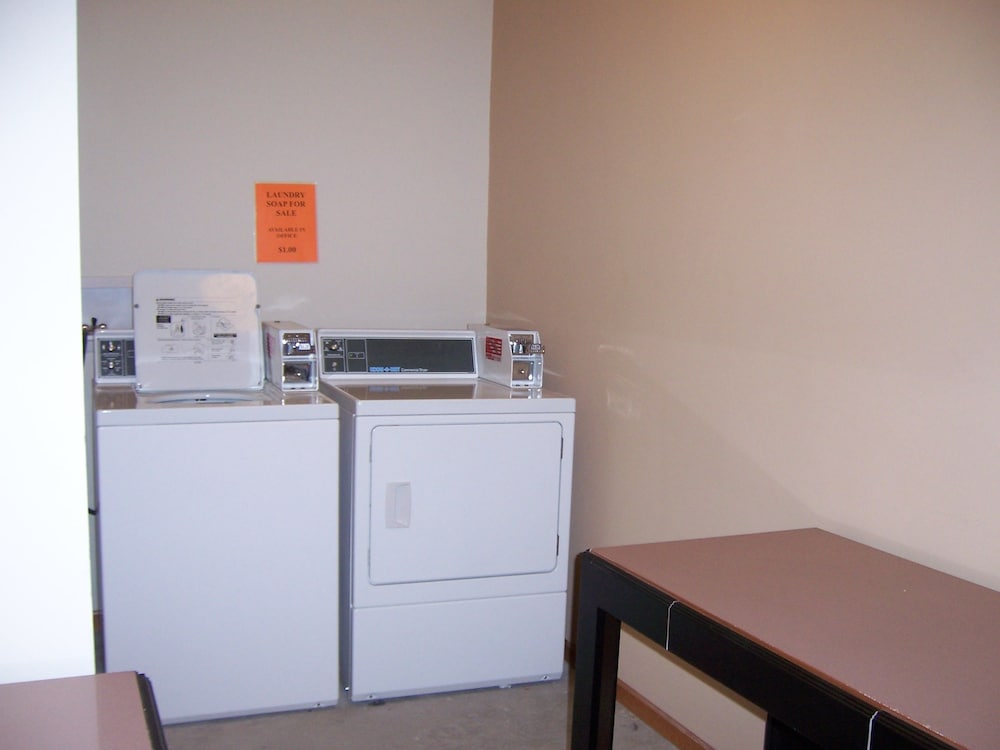 Amber's Inn & Suites - photo 39