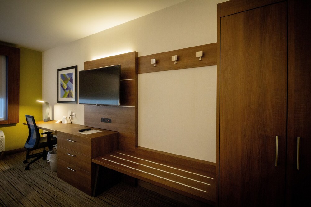 Holiday Inn Express & Suites Boston South Randolph by IHG - photo 14