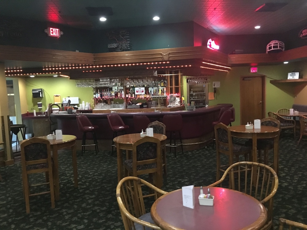 Ramada Portland Airport - photo 14