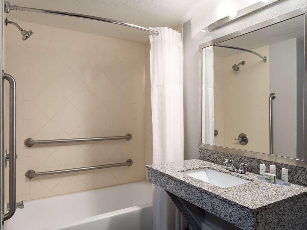 Baymont by Wyndham Indianapolis East - photo 18