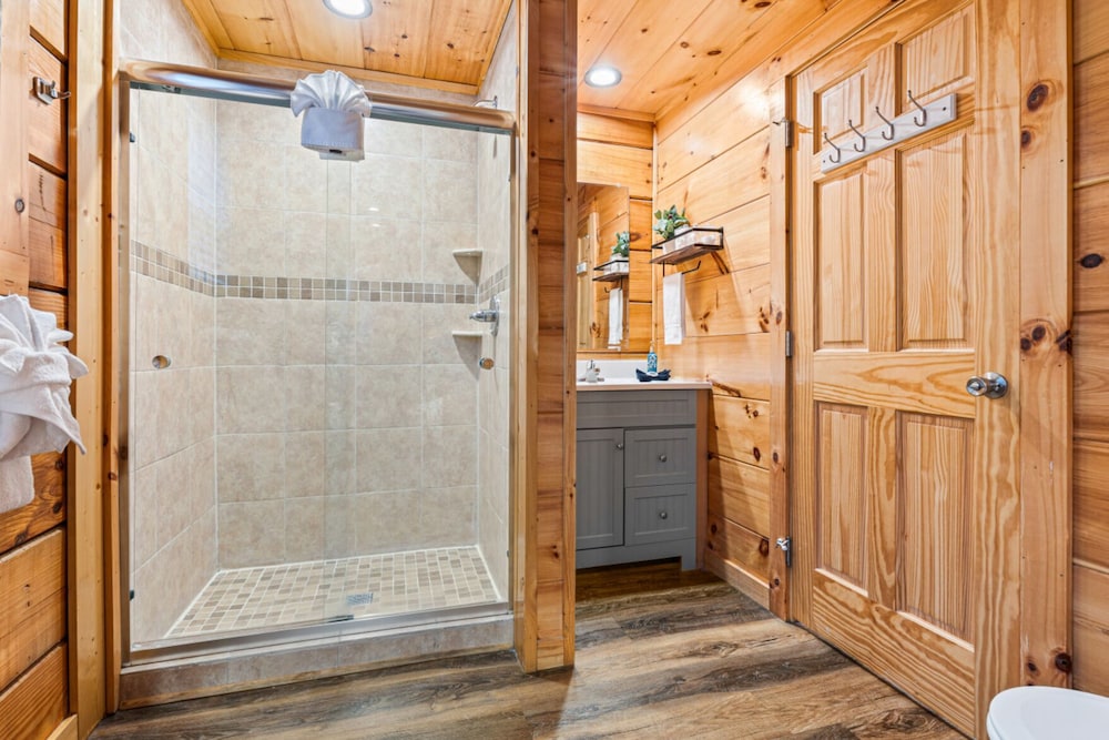Rustic Mountain Retreat by Ghosal Luxury Lodging - photo 52