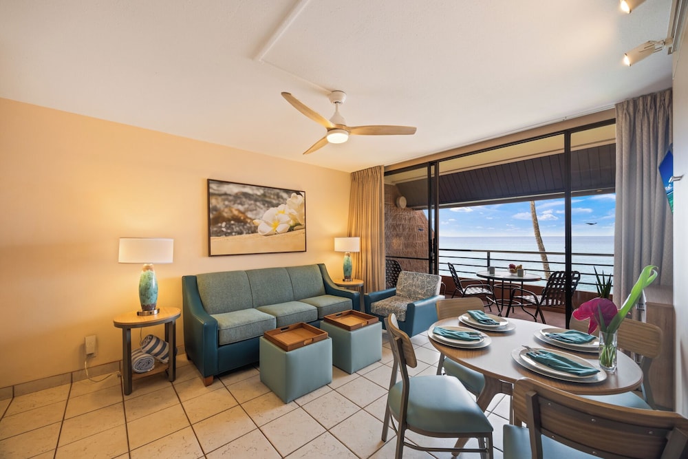 Kuleana Club #619 Oceanfront 1 bedroom & 1 bathroom Gated 3rd Fl — 4-Star Luxury Hotel in Lahaina, United States
