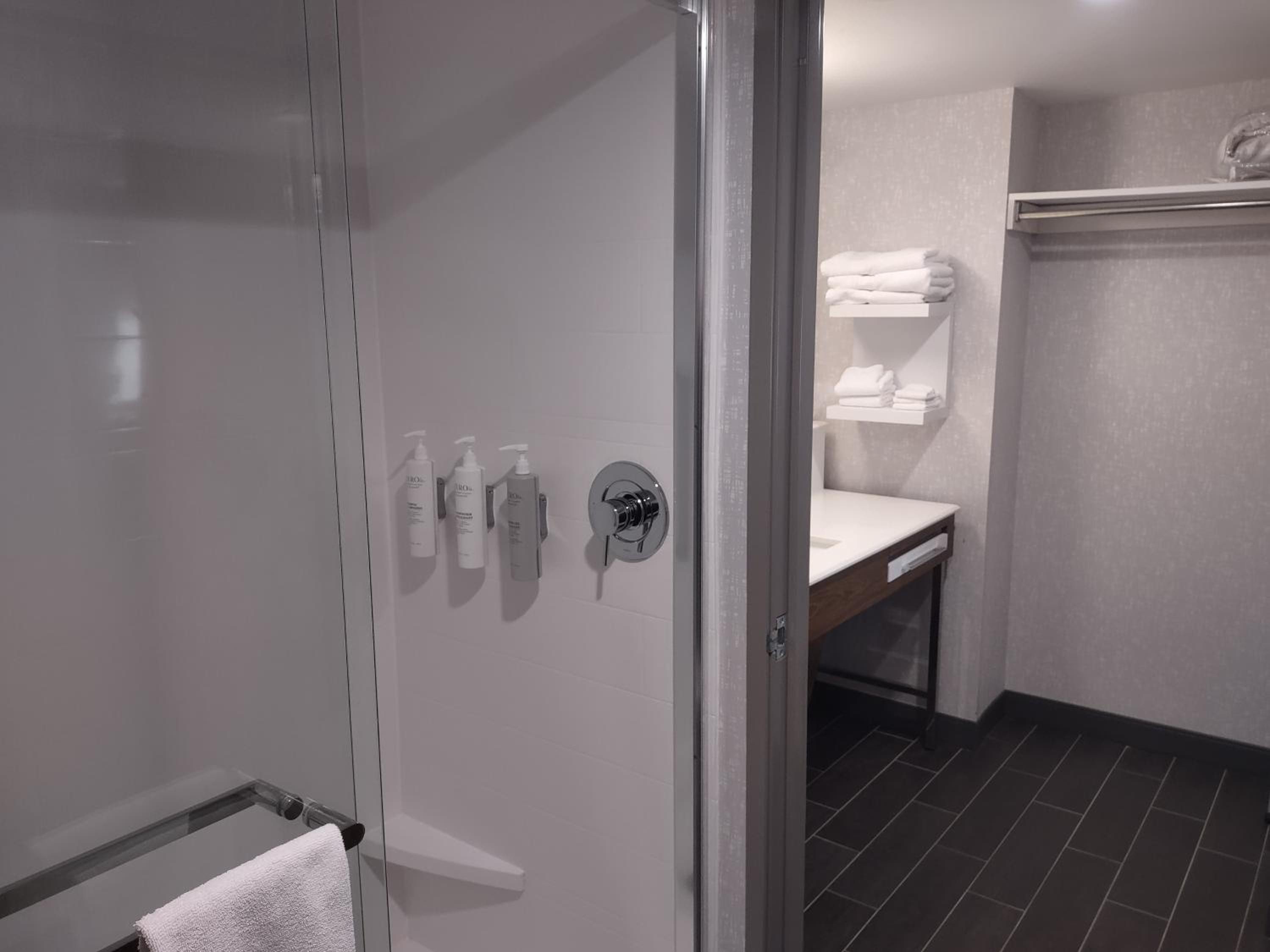 Hampton Inn & Suites Pittsburgh New Stanton - photo 23