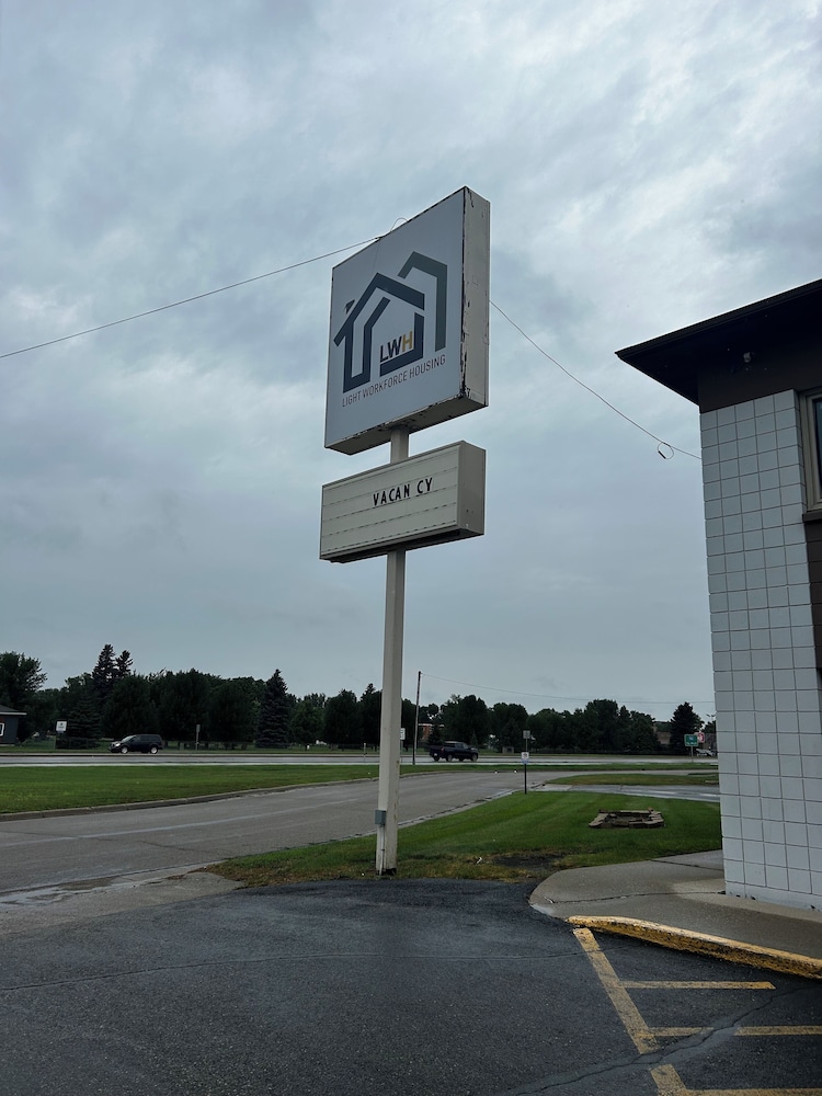 Grand Inn Moorhead - photo 14