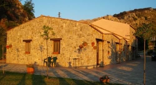 Mandra Chiusilla - carbon neutral hotel in Collesano
