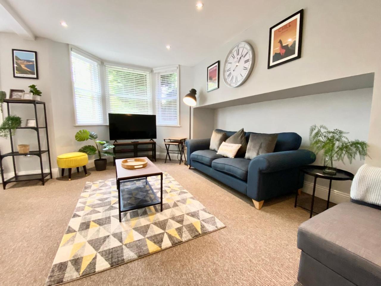 South Cliff Apartment with Garden