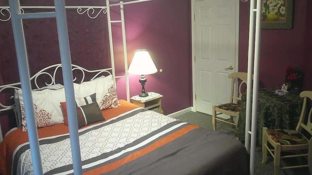 Lil Black Bear Inn - photo 14