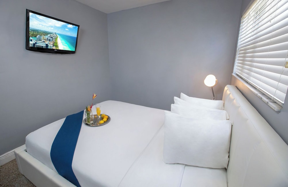 Hollywood Beach Suites - photo 22
