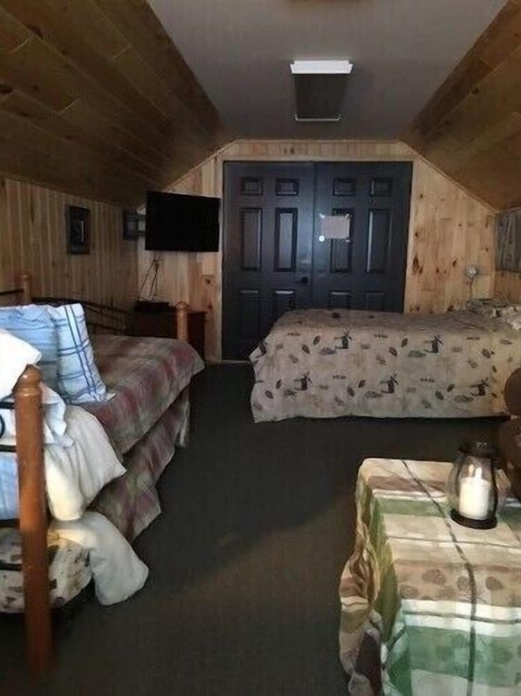 Valhalla Hillside Inn - photo 10