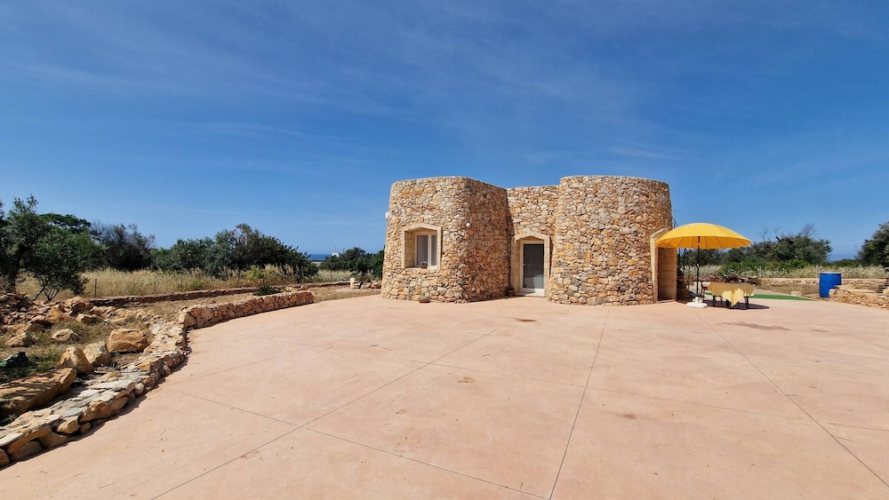 Trullo Meraviglia 2 Camere Clima Wifi in Racale, Italy