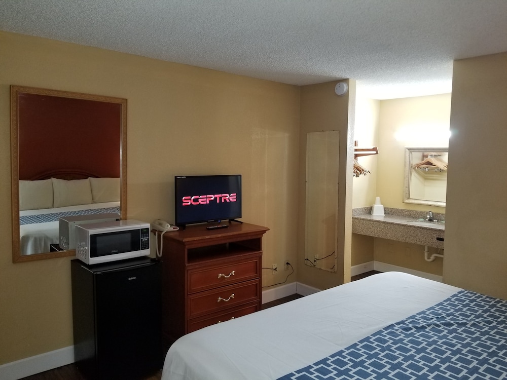 Econo Inn - photo 19