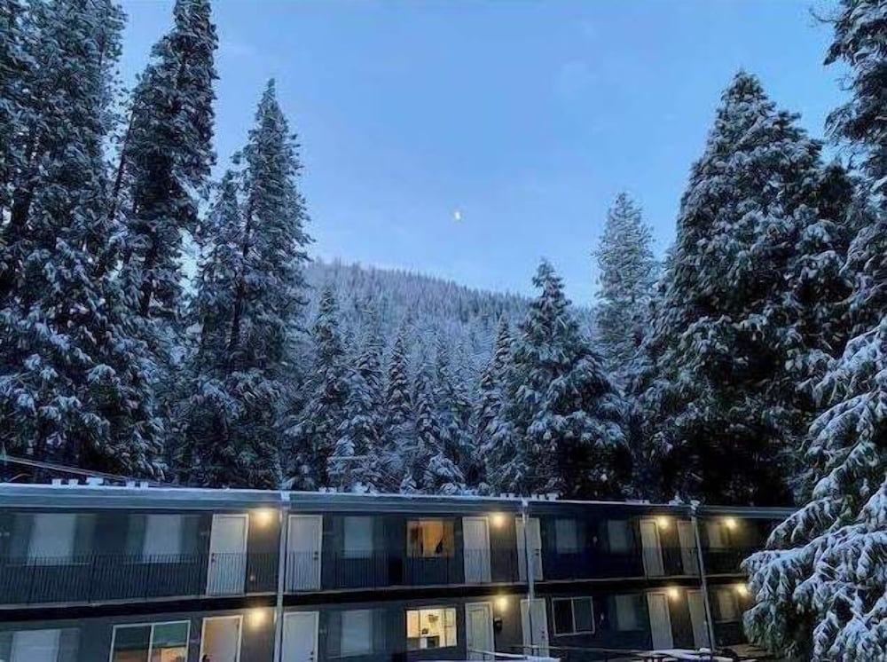 Sierra Inn on the River - photo 8