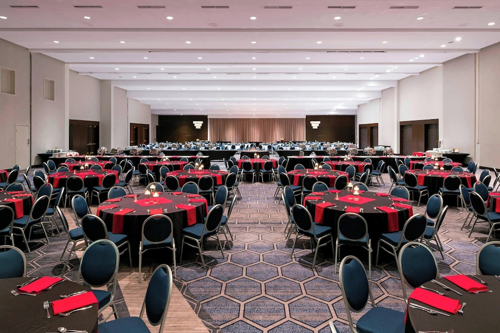 Sheraton Norfolk Waterside Hotel - photo 41