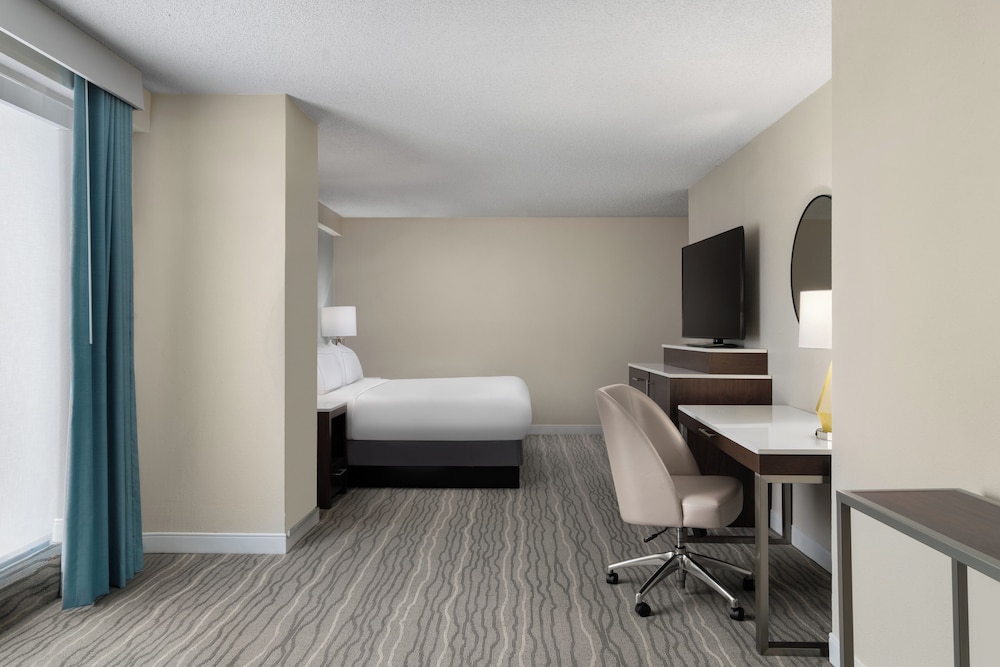 Doubletree by Hilton Hotel Norfolk Airport - photo 9