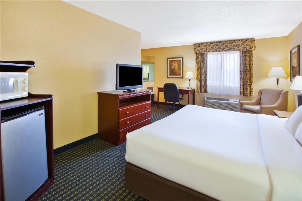 Quality Inn Marshall near I 69 - photo 12