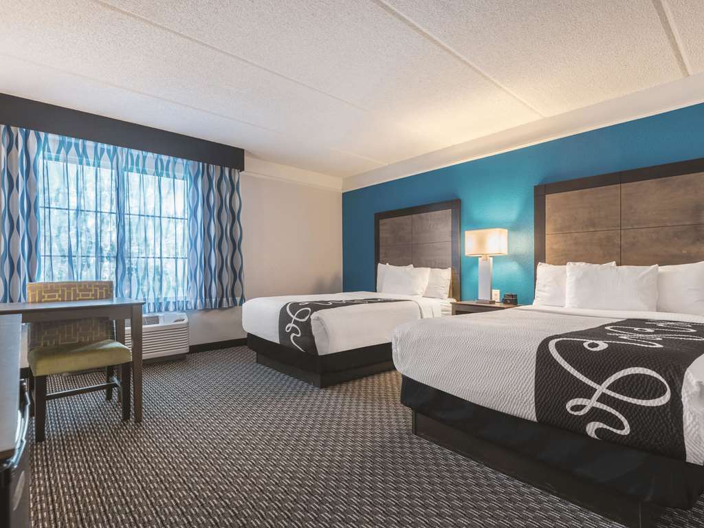 La Quinta Inn & Suites by Wyndham Orlando Lake Mary - photo 16