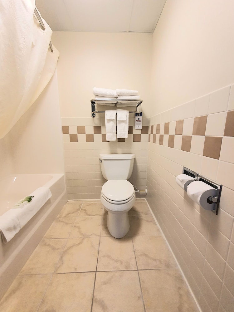 AmeriVu Inn & Suites Waconia - photo 53