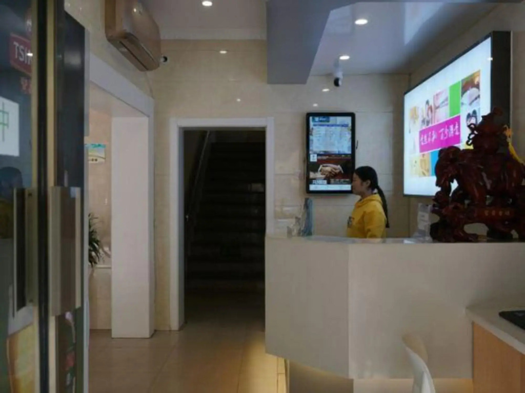 Yibai Hotel - last minute hotel in Qingdao
