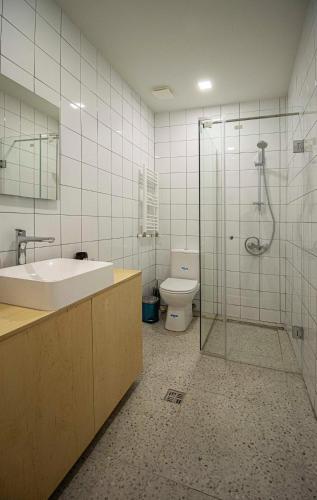 Chic 3BR Apt Near Fabrika By Wehost