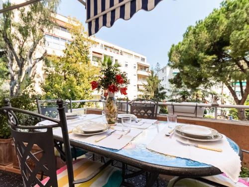 100mq Deluxe Apt Walk to Beach Private Parking — 4-Star Luxury Hotel in San Remo, Italy