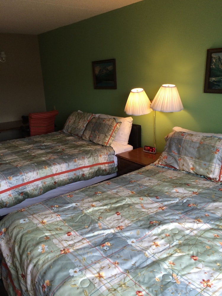 Royal City Motor Inn — Brooks — photo 4